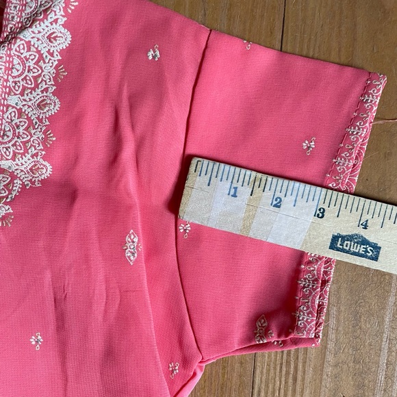 Women’s shalwar kameez. Never worn. Coral colored with digital print . - Picture 7 of 12